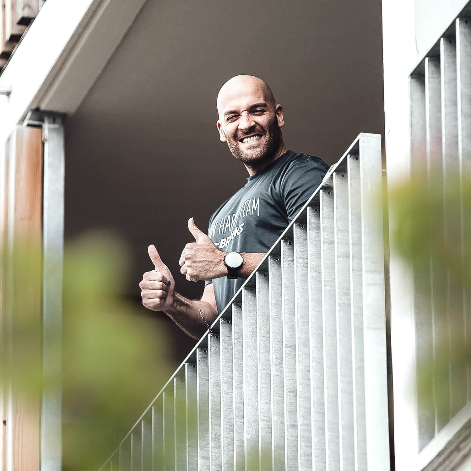 Elisha Nochomovitz ist überglücklich über den auf seinem Balkon absolvierten Marathont