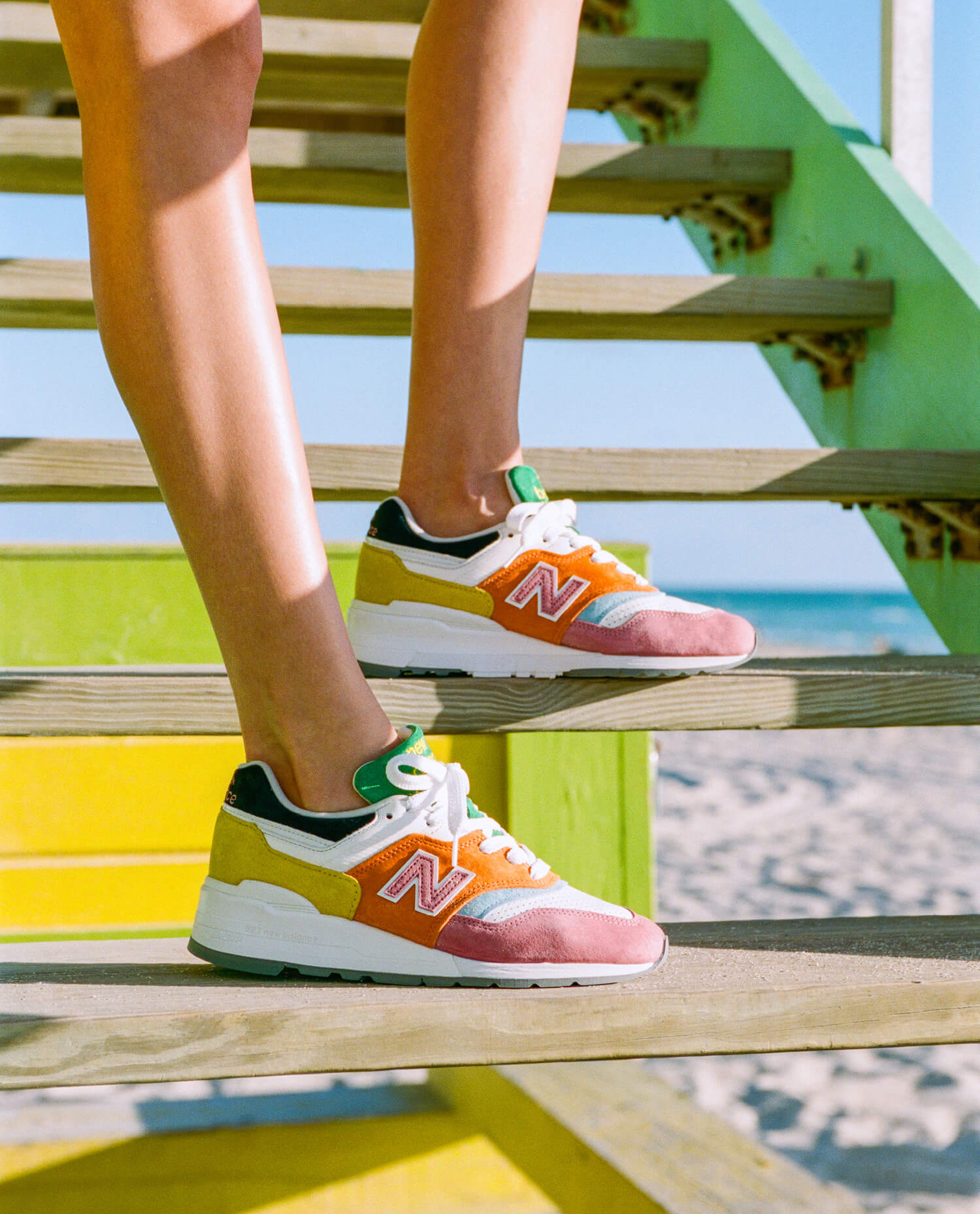 Sarah Staudingers Version der New Balance 997 Sneaker ist besonders farbenfroht